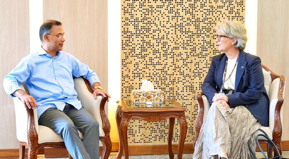 টেলিনর সিইওর সঙ্গে প্রধানমন্ত্রীর বৈঠক